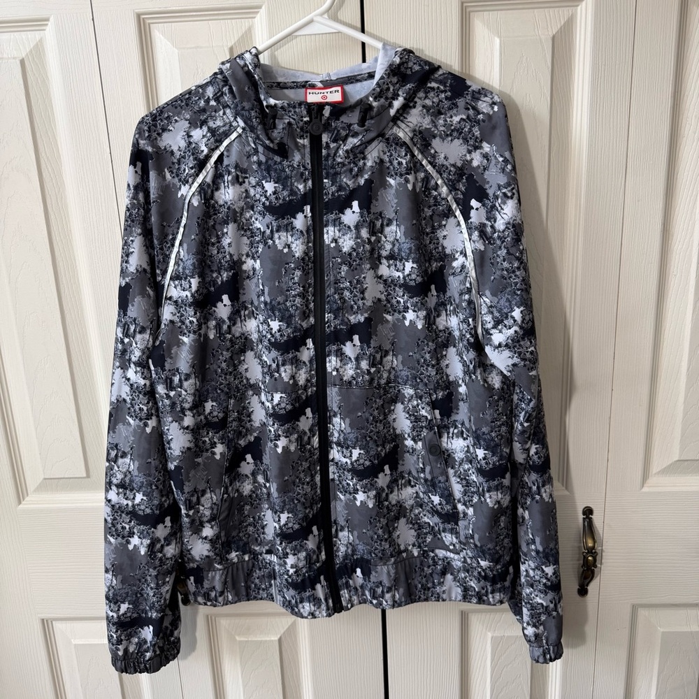 Hunter For Target Abstract Windbreaker Jacket Womens Size Medium Back Logo
